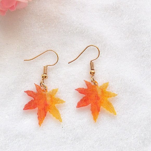 π
π» Autumn Maple Leaf Earrings - Picture 2 of 3